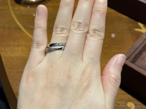 【TANZO.(鍛造指輪)の口コミ】 もともと婚約指輪をもらっていなくて、結婚指輪を探しに行き、婚約指輪が…