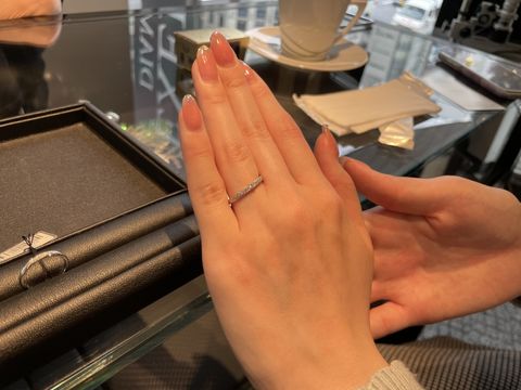 【エクセルコダイヤモンド(EXELCO DIAMOND)の口コミ】 プラチナ、形はストレート、可愛らしいデザイン、キラキラが好きなのです…