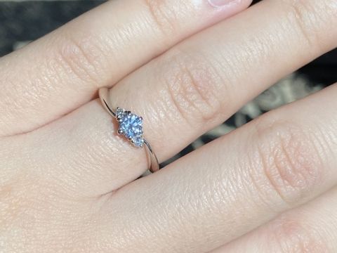 【HOSHI no SUNA 星の砂(ほしのすな)の口コミ】 デザインは、シンプルそうに見えて、動きがあり、見ていて飽きがこないと…