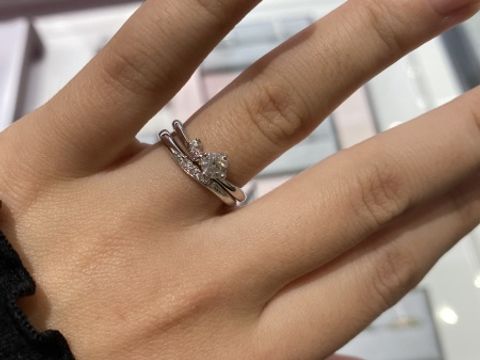 【CAFERING(カフェリング)の口コミ】 ピンクダイヤを初めて見ました。
本当に優しい色味です。
その中でも、結…