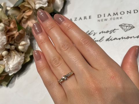 【ラザール ダイヤモンド(LAZARE DIAMOND)の口コミ】 普段から結婚指輪と重ね付けできるものを探していて、ダイヤモンドが突出…
