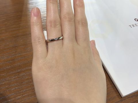 【TRECENTI(トレセンテ)の口コミ】 シンプルな一粒ダイヤですが、枠に沿ってダイヤが埋め込まれており、上品…