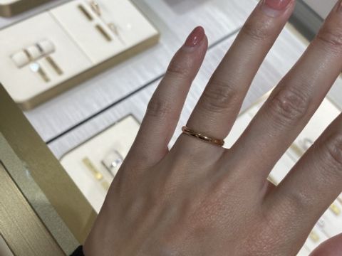 【カルティエ(Cartier)の口コミ】 シンプルで肌馴染みの良いカラーでした。特に日本人の肌に馴染むと思いま…