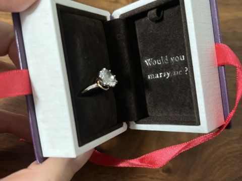 【俄(にわか)の口コミ】 サプライズでプロポーズを検討していましたが、彼女の指輪の大きさが分か…