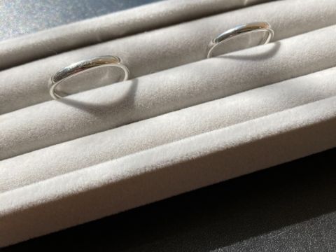 【銀座ダイヤモンドシライシの口コミ】 婚約指輪と同時に購入しました。セットリングのように重ねづけしたいと思…