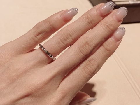 【ブルガリ(BVLGARI)の口コミ】 デザインはシンプルかつ、落ち着いた印象です。ダイヤは埋め込まれていま…