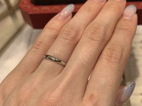 【カルティエ(Cartier)の口コミ】 シンプルな、ダイヤが埋め込まれているタイプ。3つ均等に埋め込まれたデザ…