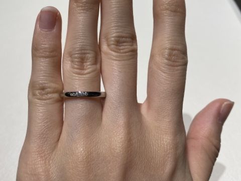 【アイプリモ(I-PRIMO)の口コミ】 シンプルなデザインではありますが、5つダイヤモンドがグラデーションに配…