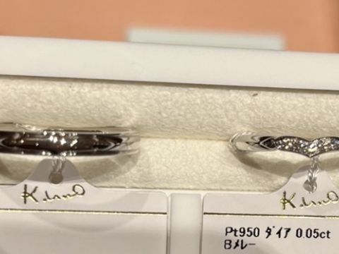 【ケイウノ ブライダル(K.UNO BRIDAL)の口コミ】 ディズニーのアラジンとのコラボの指輪です。しっかりめのV字のデザインに…