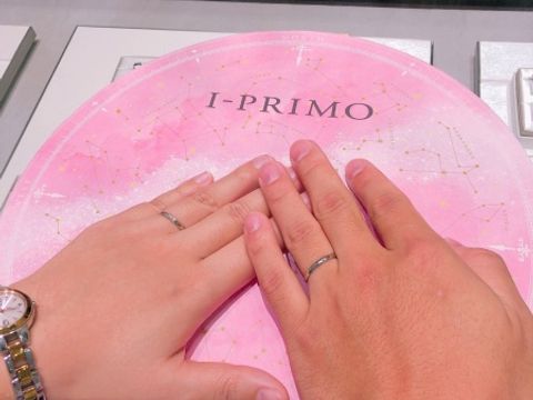【アイプリモ(I-PRIMO)の口コミ】 リングに２本のラインが入っており、妻の指輪と合わせるとラインが繋がる…
