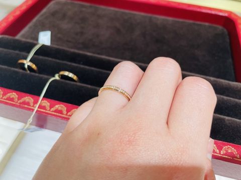 【カルティエ(Cartier)の口コミ】 フラっと入っただけだったのですが、ものすごーく可愛い指輪と出会ってし…