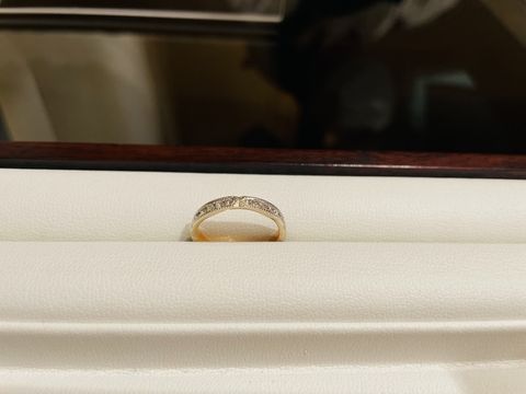 【杢目金屋(もくめがねや)の口コミ】 他にはない、木目調の指輪です！
板を何重にも重ねて熱を加えたり曲げたり…