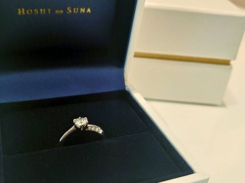 【HOSHI no SUNA 星の砂(ほしのすな)の口コミ】 決めてはダイヤモンドに個性を感じたからです。
この指輪をスコープで覗い…