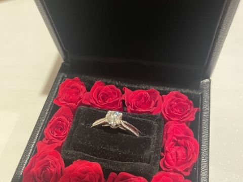 【エクセルコダイヤモンド(EXELCO DIAMOND)の口コミ】 私は一粒ダイヤの台座の低い婚約指輪を探してました。
エクセルコダイヤモ…