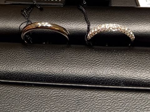 【ラザール ダイヤモンド(LAZARE DIAMOND)の口コミ】 デュークという指輪を試着しました。この指輪は、ダイヤが3列に並んでいる…