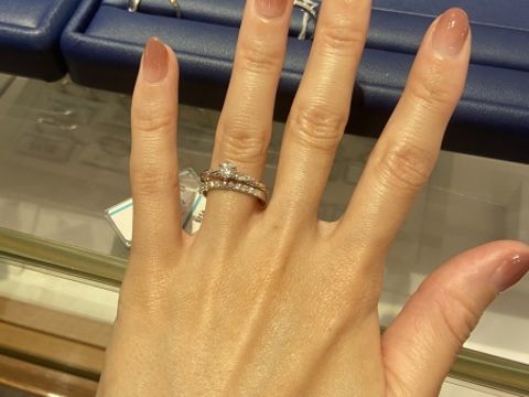 【銀座ダイヤモンドシライシの口コミ】 以前からネットで検索した時に、かわいいデザインだと思っていて、実際に…