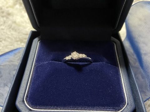 【銀座ダイヤモンドシライシの口コミ】 シンプルなものよりも、サイドにダイヤがあるものが可愛いなと思い、また…