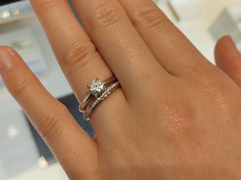 【BIJOUPIKO(ビジュピコ)の口コミ】 とにかくダイヤモンドが他店ブランドに比較してお手頃です。その分台座な…