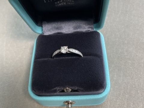 【ティファニー(Tiffany & Co.)の口コミ】 ブランドに特にこだわりがあったわけではなかったので、婚約指輪といえば…