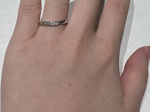 【MILK&Strawberry(ミルクアンドストロベリー)の口コミ】 婚約指輪として考えていました。ピンクダイヤつきで、かつ、まっすぐでは…