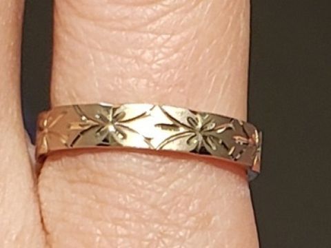 【IMMORTAL TOKOTOWA COLLECTION(イモータル トコトワ コレクション)の口コミ】 和風で幅の広い指輪を探していて、このブランドにたどり着きました。幅や…