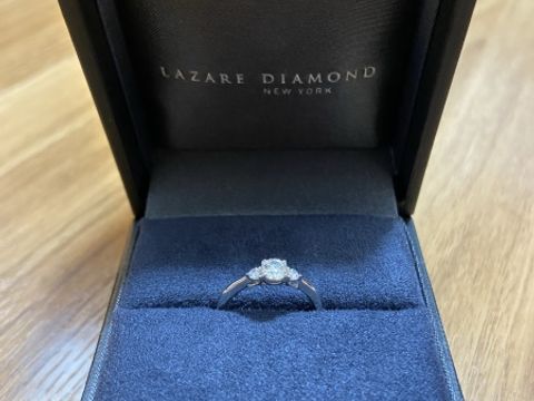 【ラザール ダイヤモンド(LAZARE DIAMOND)の口コミ】 ・いくつかのブランドの店舗に行き、一番リングの種類が豊富でした。
・他…