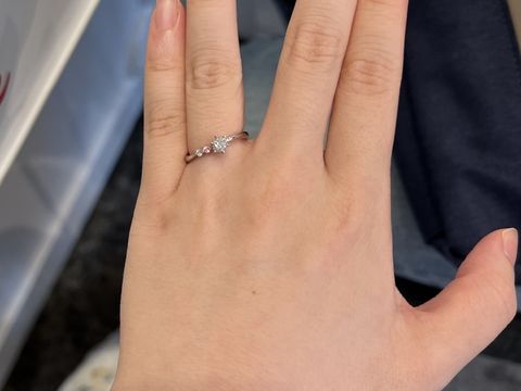 【アンジェリックフォセッテ(Angelique Fossette)の口コミ】 ピンクダイヤモンドを使った指輪を探していました。また、デザインはスト…