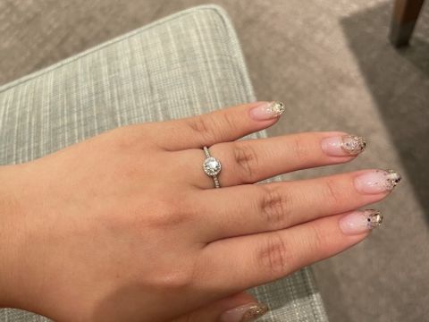 【ティファニー(Tiffany & Co.)の口コミ】 エタニティかつ、真ん中のダイヤもさらにダイヤが囲んでいるデザインが好…