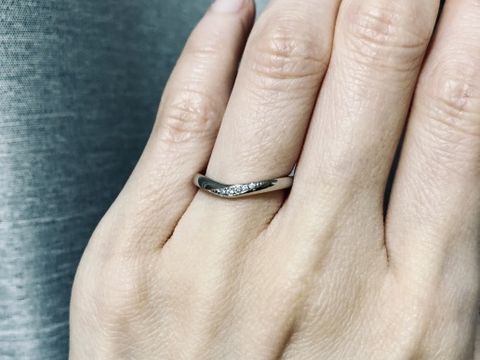 【TRECENTI(トレセンテ)の口コミ】 手が綺麗に見えるV字のデザインと、メレダイヤの輝きとラインが美しく可愛…