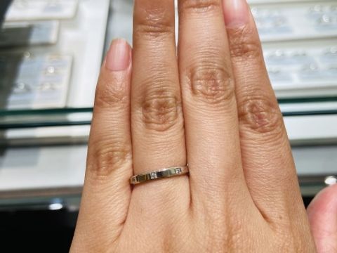 【アイプリモ(I-PRIMO)の口コミ】 四角のフラットなデザインでした。
もう少し細かったらベストでしたが、好…