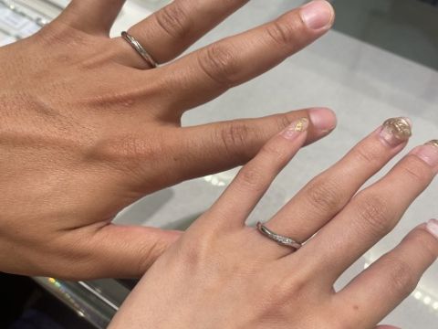 【アイプリモ(I-PRIMO)の口コミ】 捻れてるようなウェーブでダイヤも細かくたくさん散りばめられています。…