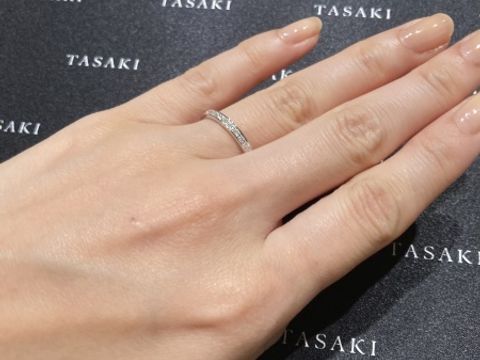 【TASAKI(タサキ)の口コミ】 レール留めハーフエタニティリングを探しており、
エスペランザ パヴェ20m…