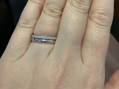 【銀座ダイヤモンドシライシの口コミ】 日常使いできるデザインで、物にぶつかって傷つけたり、衣類に引っ掛けた…