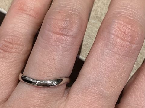 【アイプリモ(I-PRIMO)の口コミ】 ウェーブに一粒ダイヤがとっても可愛くて、指に馴染むデザインです。これ…