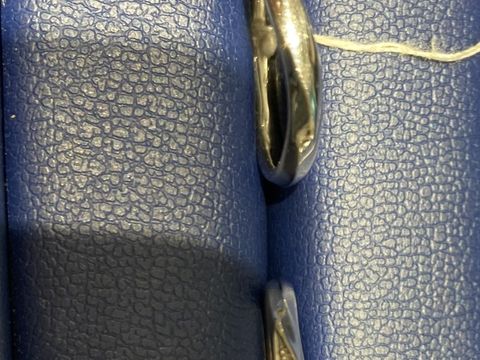 【銀座ダイヤモンドシライシの口コミ】 流れるデザインにダイヤが3石ついています
3つなのにしっかり存在感があり…