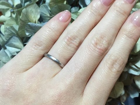 【銀座ダイヤモンドシライシの口コミ】 デザインが入っていないシンプルなものを探していました
金属アレルギーの…