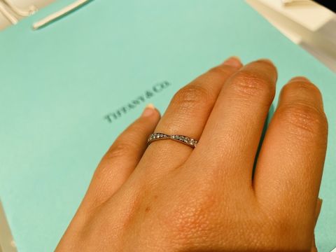 【ティファニー(Tiffany & Co.)の口コミ】 ハーモニーというシリーズの指輪です。
リボンの形をしていてとても可愛い…
