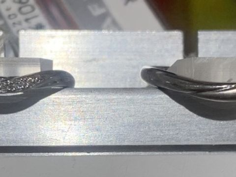 【AFFLUX(アフラックス)の口コミ】 お店で1番人気の商品を見せてもらいました。
ダイヤの部分を触るとツルッ…