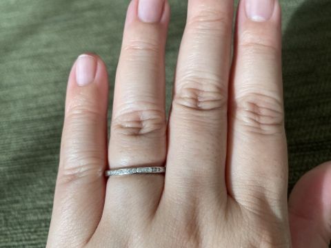 【ORECCHIO(オレッキオ)の口コミ】 バケットカットとラウンドカットのダイアが配置されている他にはないデザ…