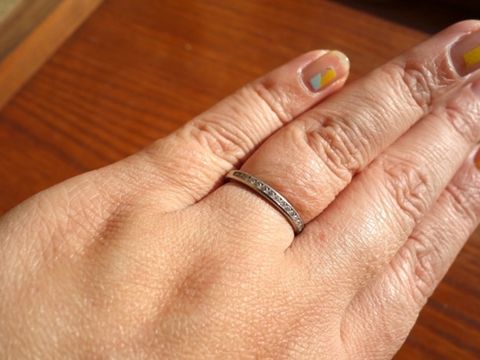 【ティファニー(Tiffany & Co.)の口コミ】 「毎日つけられるシンプルなデザイン」です。
夫に購入してもらうまでに色…