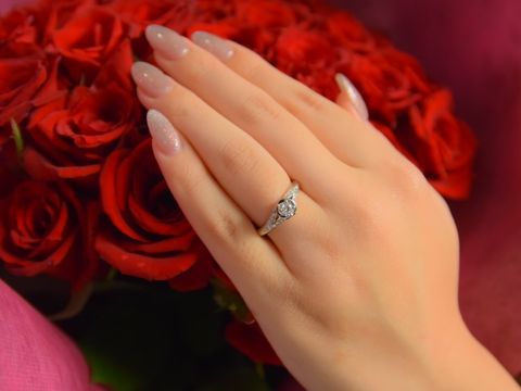 【ブルガリ(BVLGARI)の口コミ】 年を重ねてもお洒落に着けられるよう、婚約指輪ぽくない、デザインにこだ…