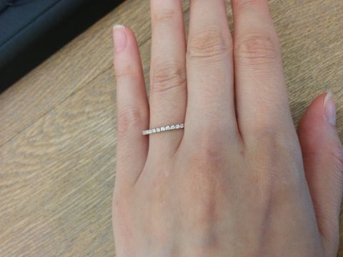【SIENAROSE(シエナロゼ)の口コミ】 イエローゴールドのハーフエタニティを婚約指輪として探していましたが、S…