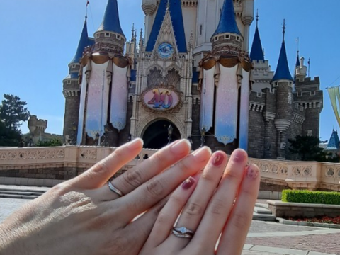 【ケイウノ ブライダル(K.UNO BRIDAL)の口コミ】 婚約指輪はウェーブのデザインでダイヤも多く一目惚れしました。結婚指輪…