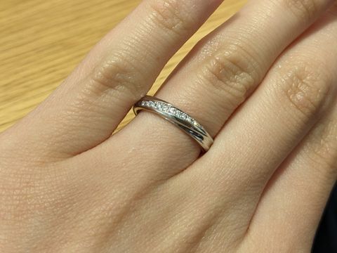 【Desserts(デザート)の口コミ】 ①リングの指通りがなめらかで、つけ心地が良いところ
②デザインが素敵なと…