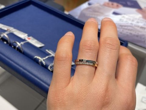 【銀座ダイヤモンドシライシの口コミ】 結婚指輪は、シンプルだけれど、ダイヤモンドが入っているものが希望でし…