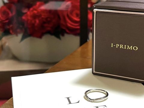 【アイプリモ(I-PRIMO)の口コミ】 デザインがよく、付け心地も気に入りました。
指が綺麗に見えるとのことで…