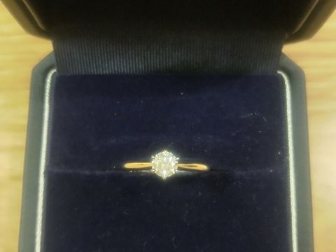 【銀座ダイヤモンドシライシの口コミ】 プラチナリングで一粒ダイヤのシンプルなものを探していました。最初は台…