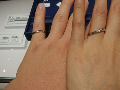 【銀座ダイヤモンドシライシの口コミ】 ダイヤモンドがとてもきれいで、緩やかなカーブが指にフィットして付け心…