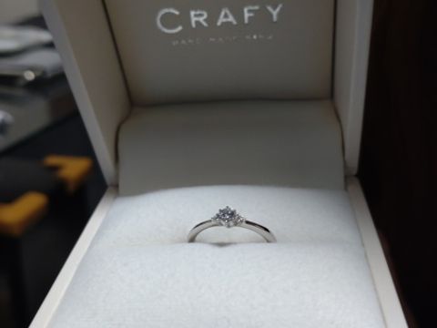 【CRAFY(クラフィ)の口コミ】 デザインは手作りで自分のイメージする形に作れるのが良かった。
リングの…