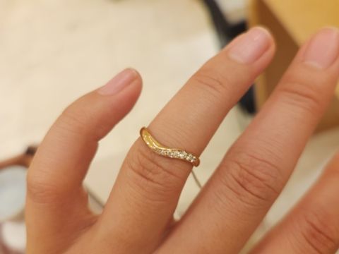 【Mariage ent(マリアージュエント)の口コミ】 サイズが比較的大きめなメレダイヤモンドが並んでいて、キラキラ感がとて…